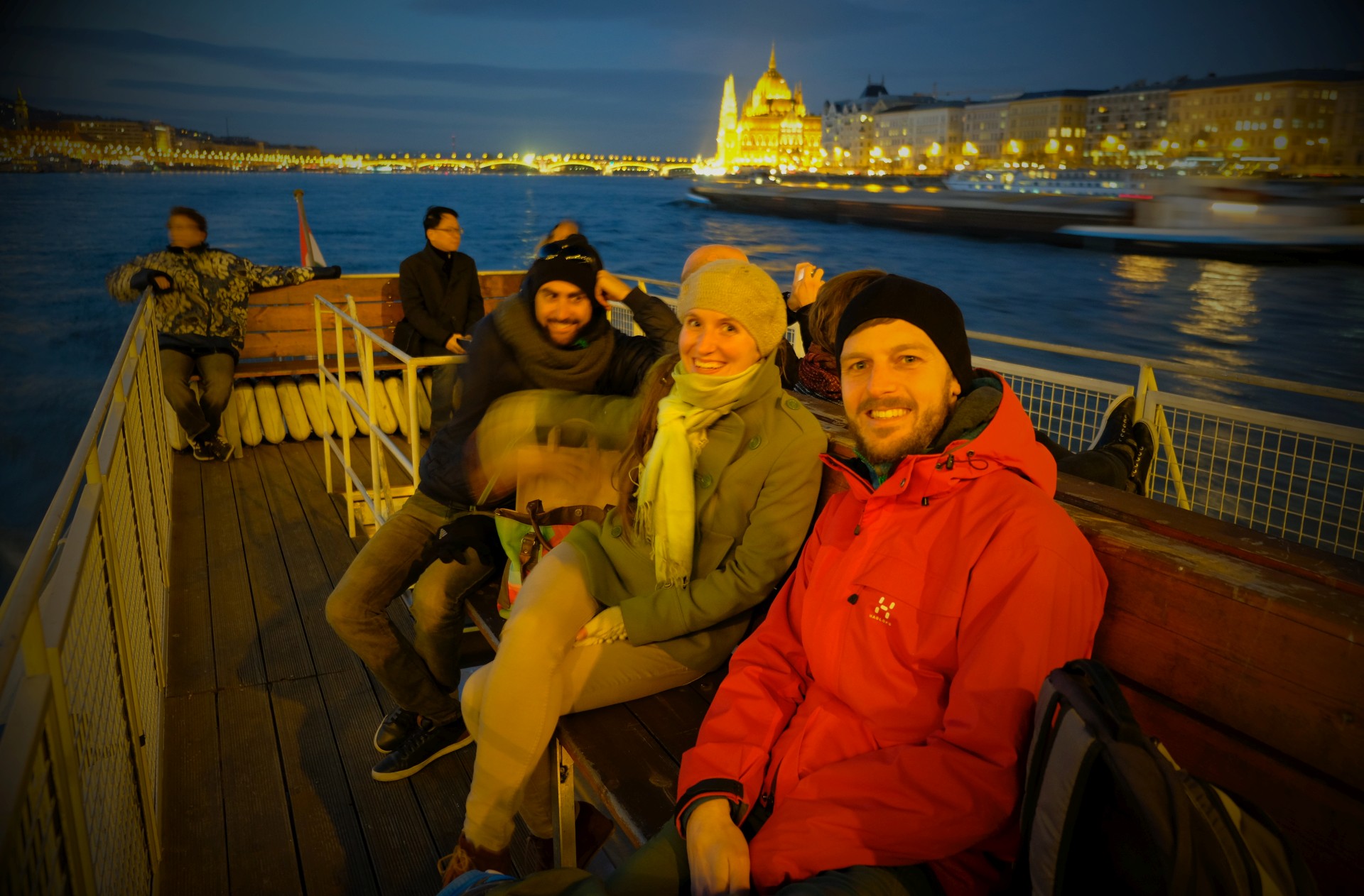 Lali, Dorka und Sebastian auf einem Schiff