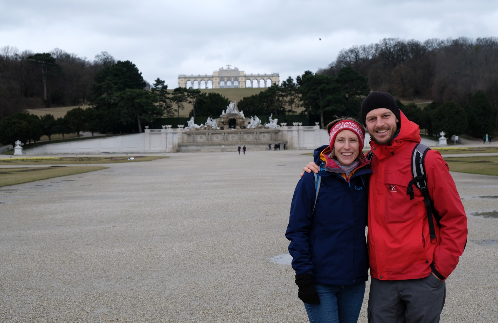 Leo und Sebastian vor Schloss Schönbrunn