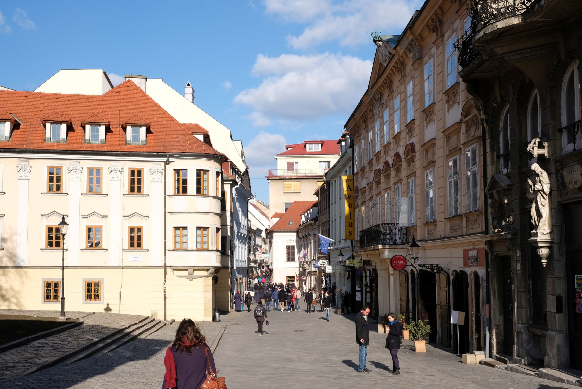 Die Fußgängerzone in der historischen Altstadt Bratislavas