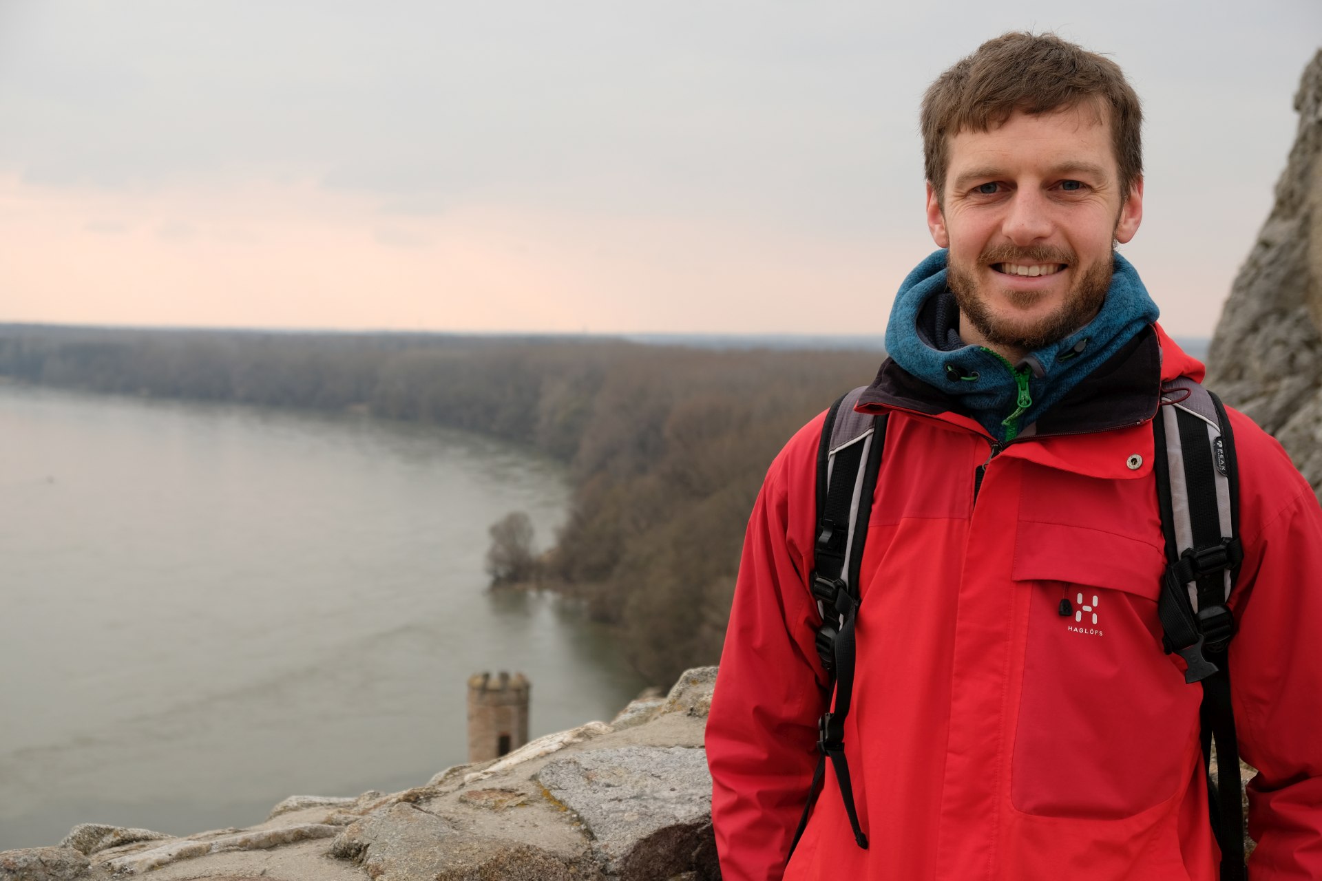 Sebastian mit Blick auf die Donau