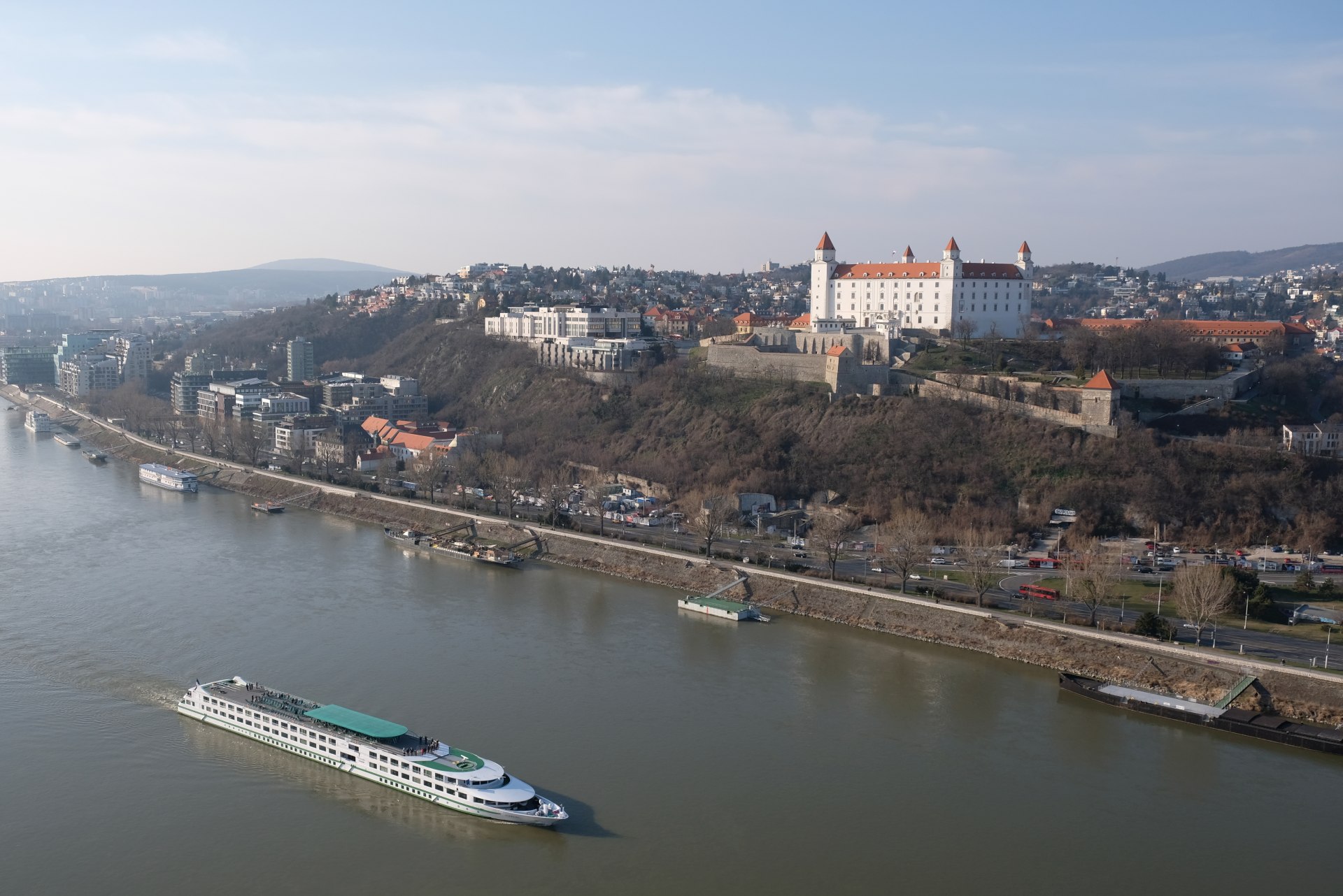 Das Bratislaver Schloss und die Donau