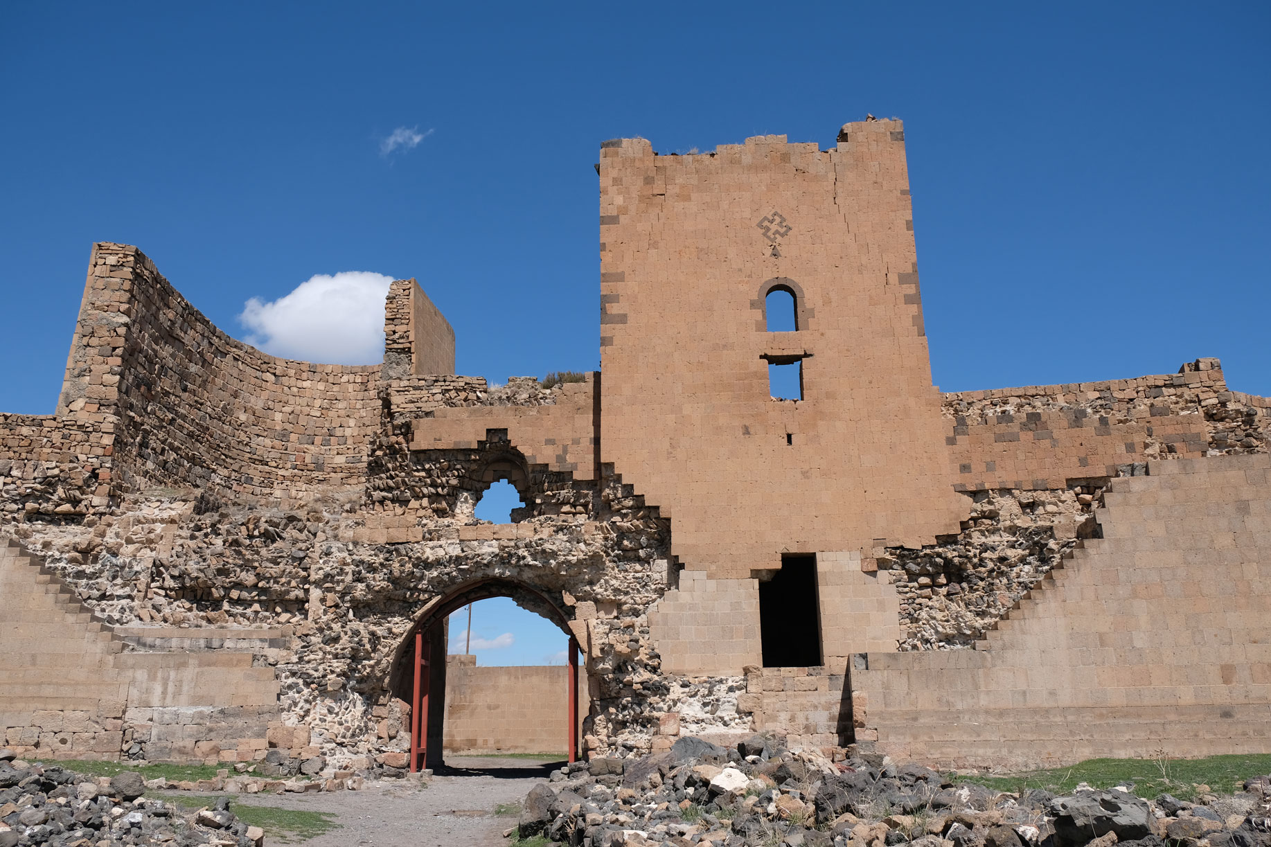 Ruine von Anis ehemaligem Stadttor und Wachturm