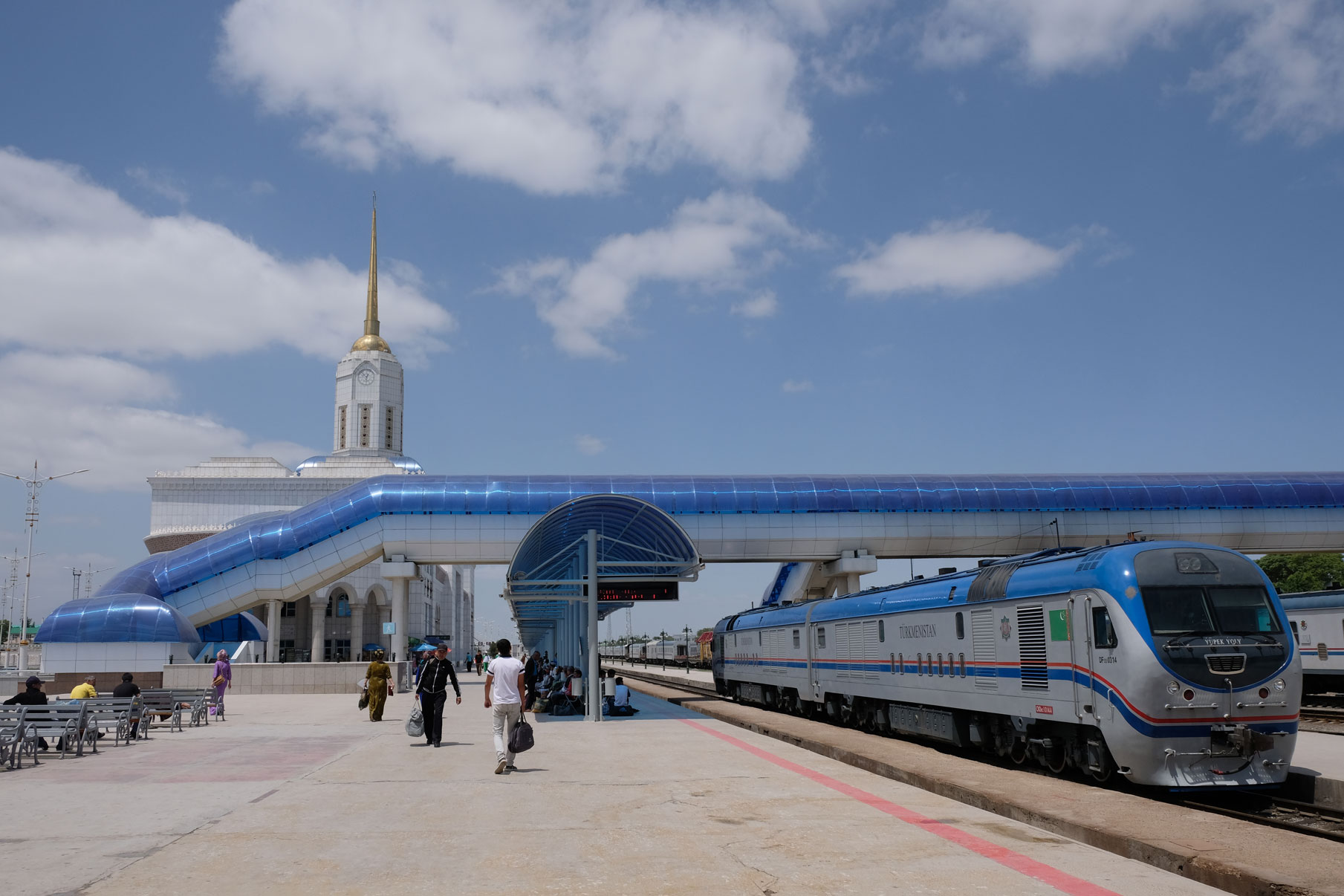 Bahnsteig in Aşgabat 