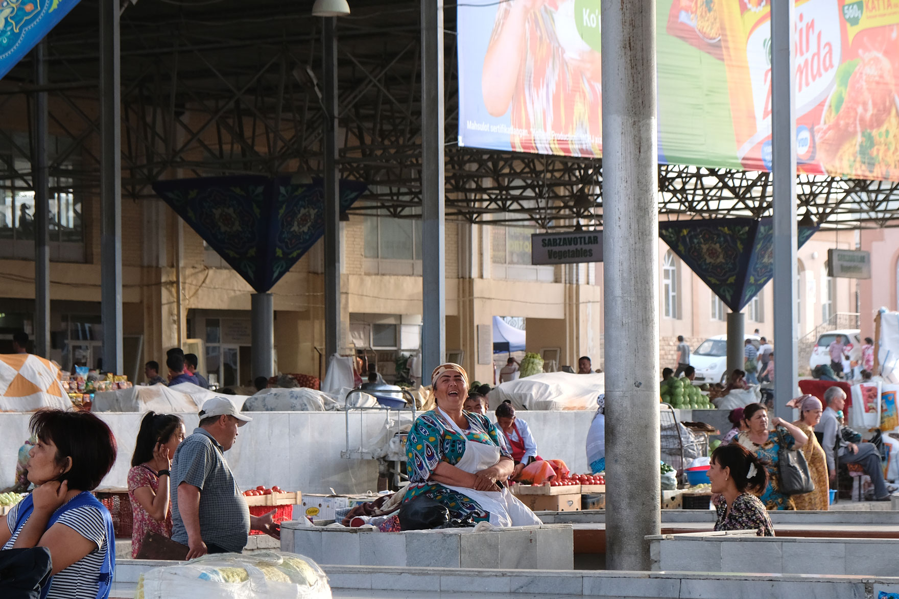 Menschen auf dem Basar in Samarkand