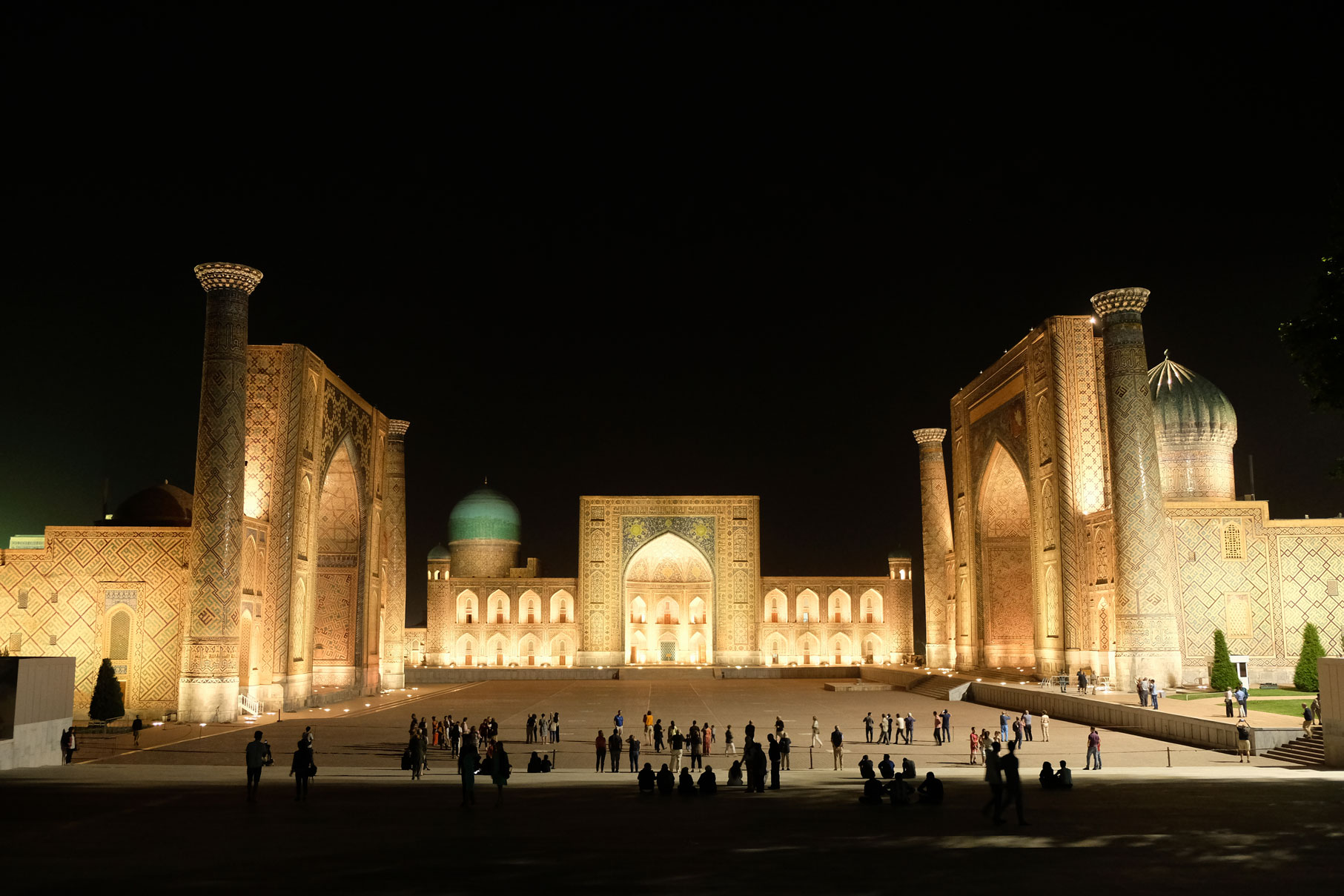 Registan in Samarkand bei Nacht