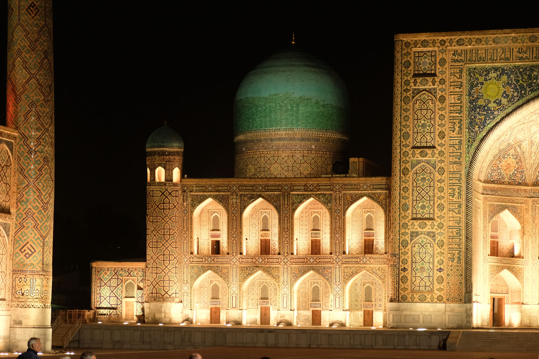 Der beleuchtete Registan in Samarkand