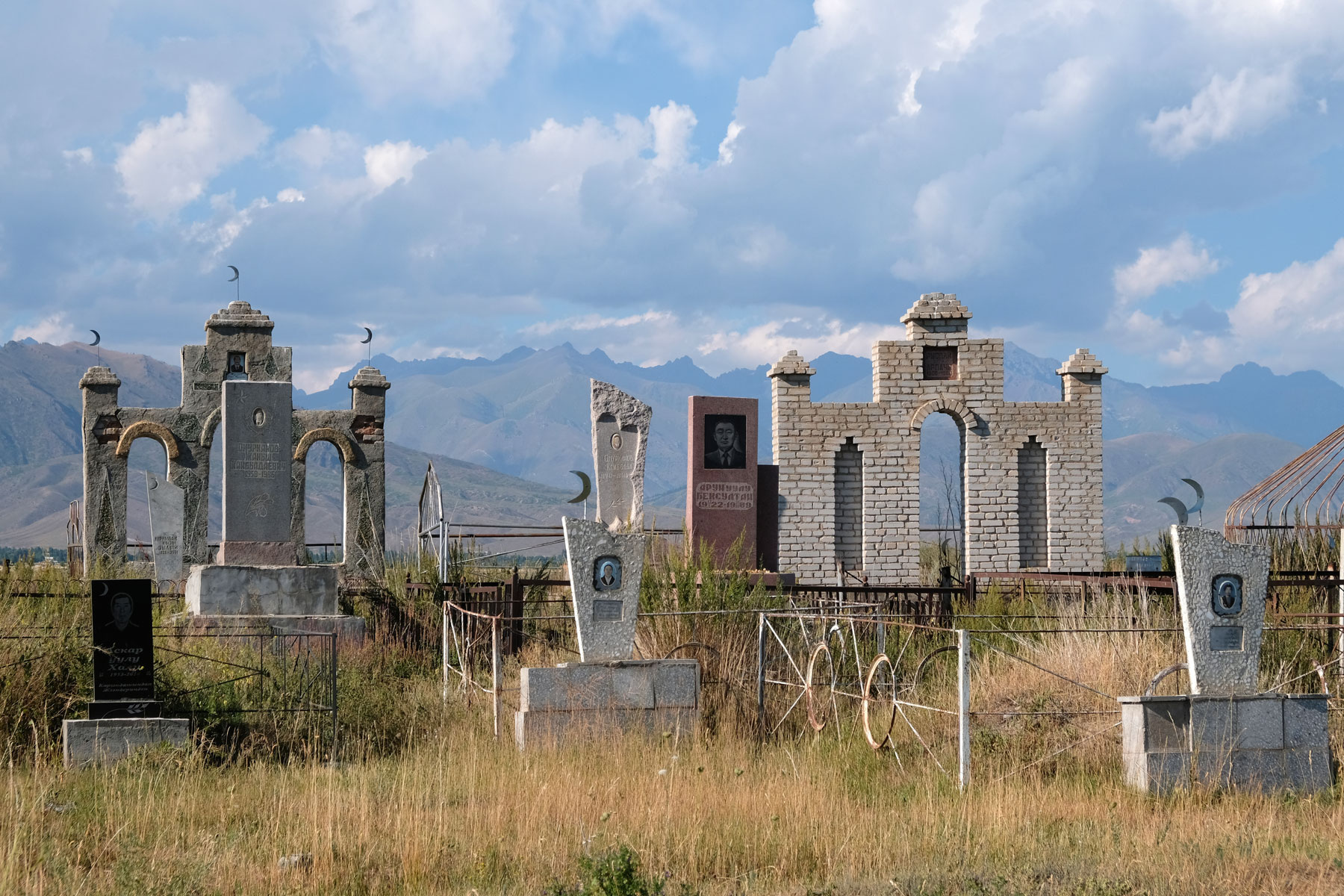 Ein kirgisischer Friedhof.