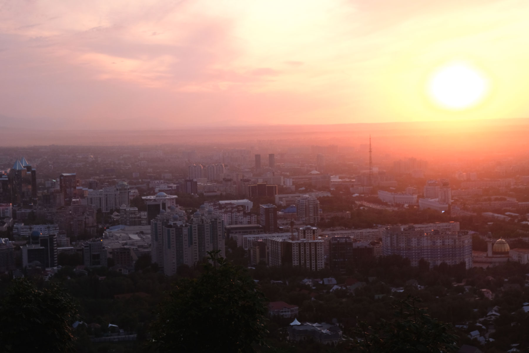 Sonnenuntergang über Almaty.