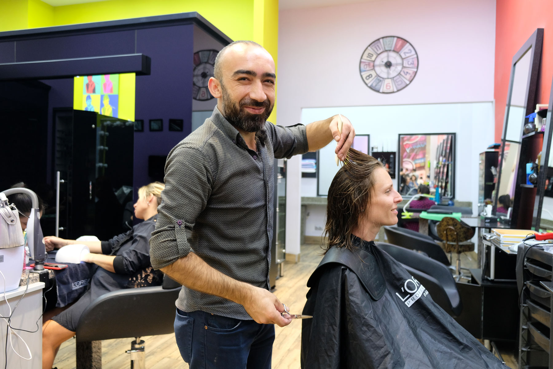 Leo beim Friseur.