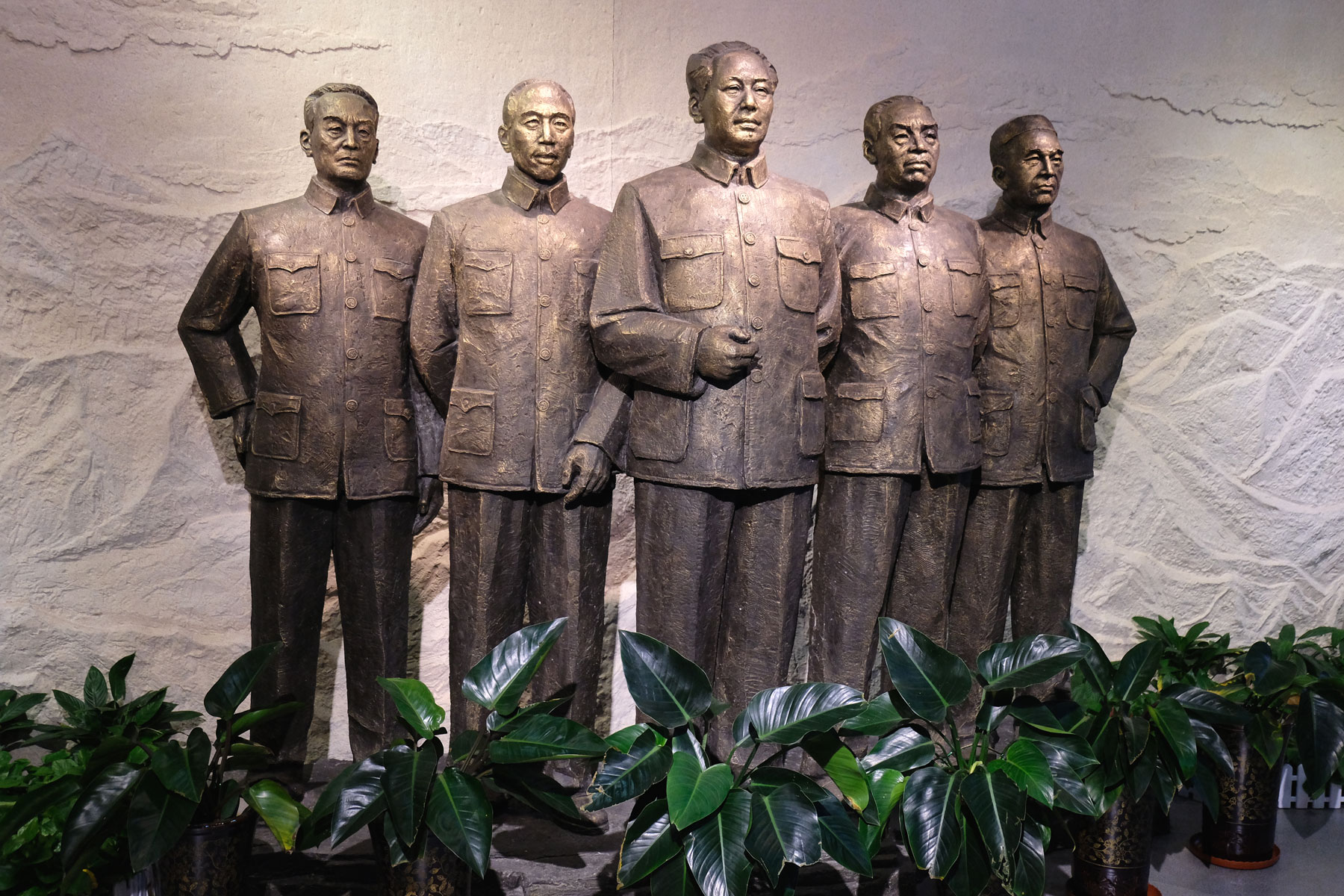 Statuen von fünf Männern in einem Museum in Turpan.
