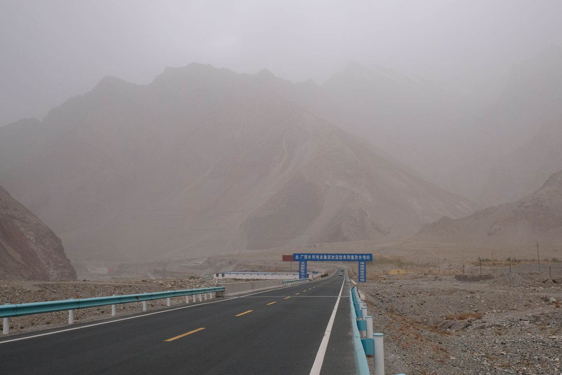 Nebel auf dem Karakorum Highway.