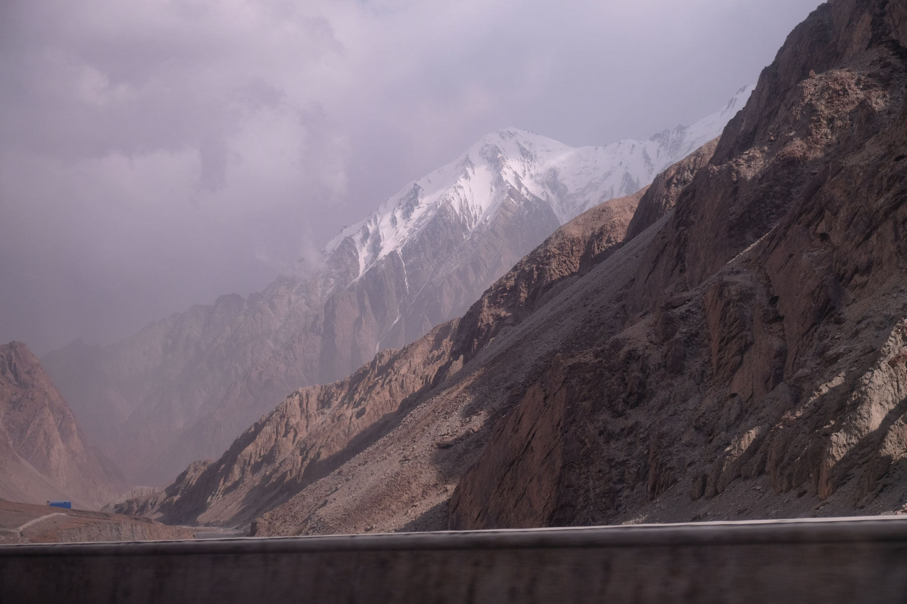 Unwetter auf dem Karakorum Highway.