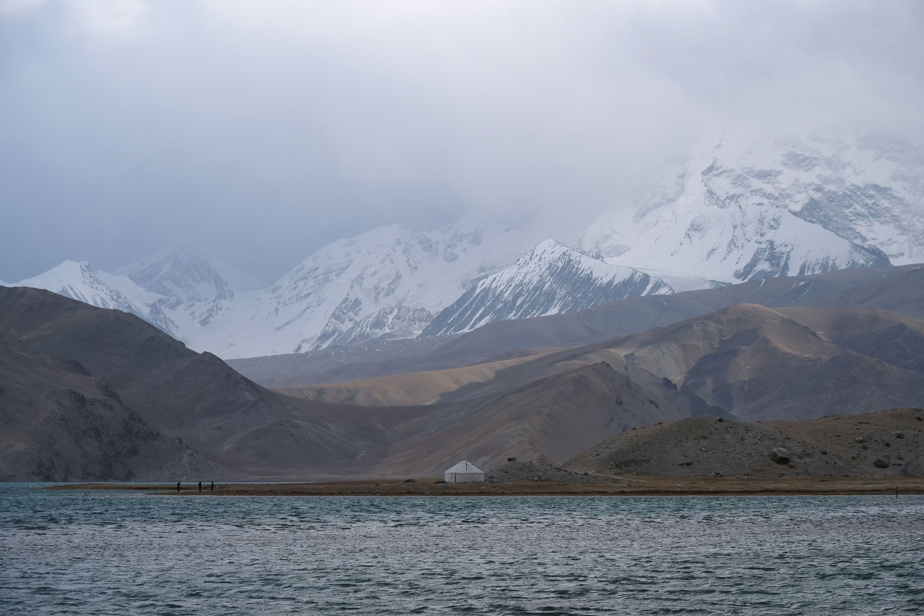Karakol-See auf dem Karakorum Highway.