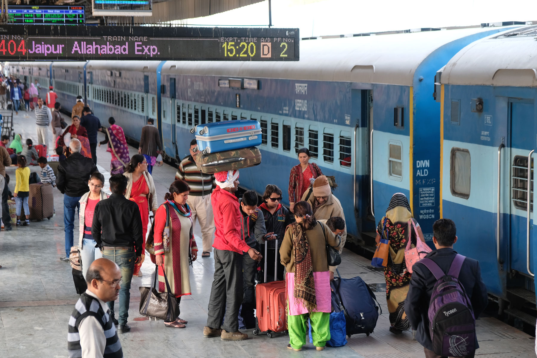 Bahnsteig in Indien.