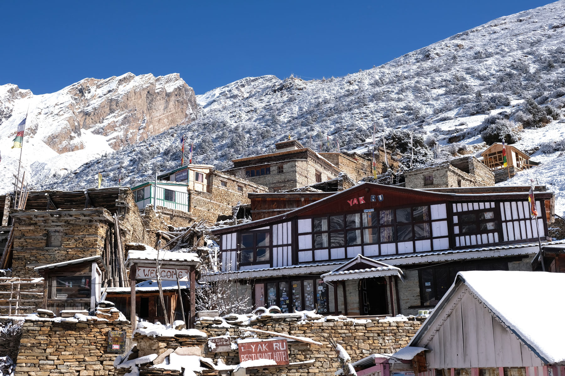 Häuser des Dorfs Ghyaru auf dem Annapurna Circuit.