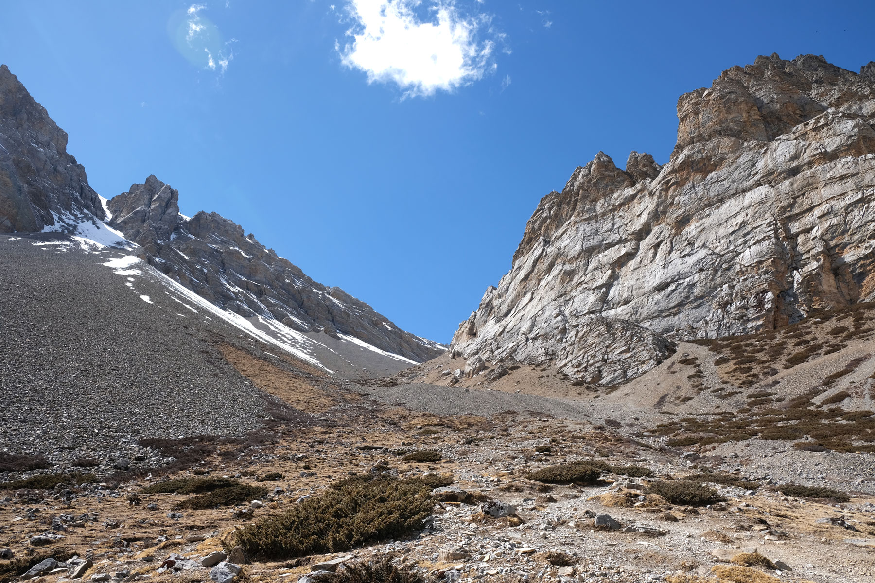 Wanderweg zum High Camp auf dem Annapurna Circuit.