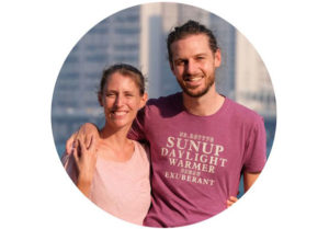 Die beiden Autoren des Reiseblogs eins2frei Leo und Sebastian.