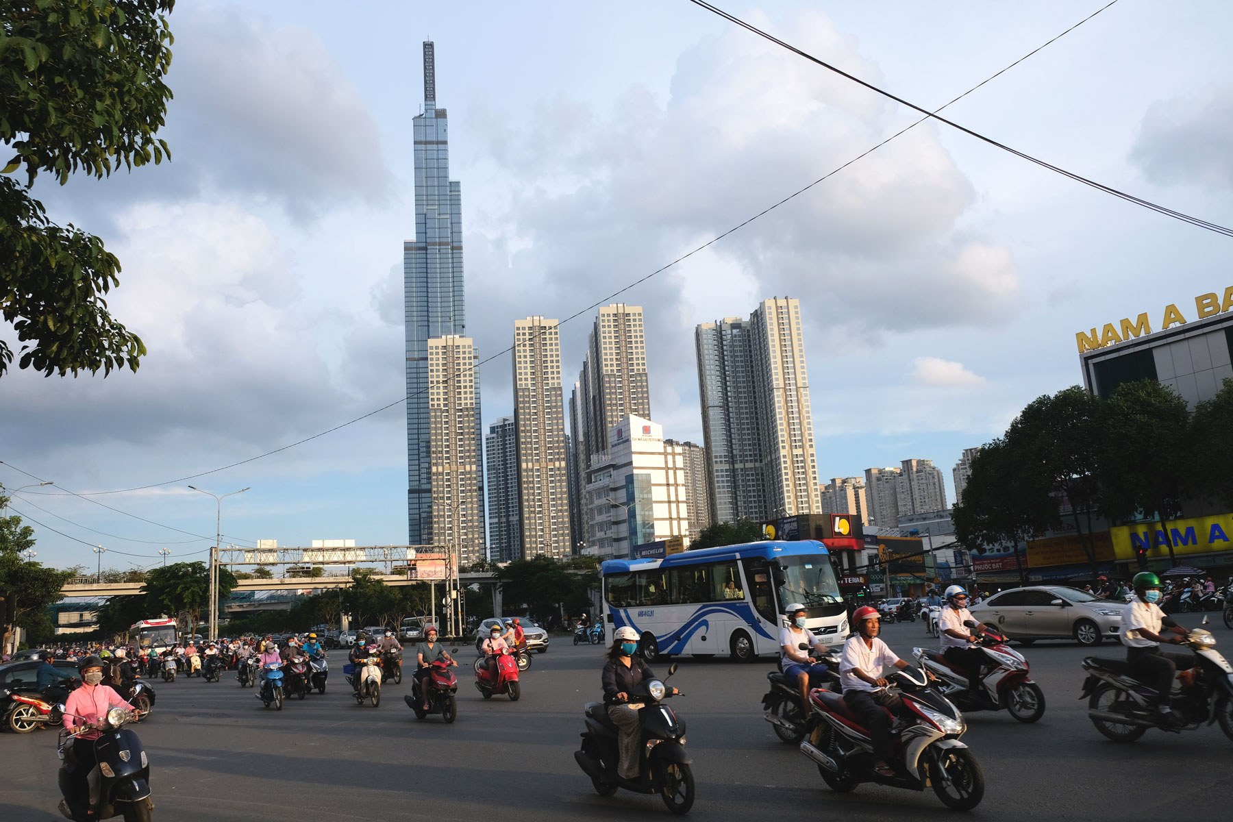 Hochhäuser in Ho-Chi-Minh-City in Vietnam.