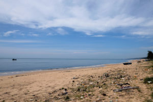Plastikmüll liegt an einem Strand im Süden Vietnams.
