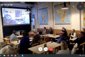 Über den Bildschirm sieht man die Live-Skype-Schaltung nach Augsburg im Rahmen der Asientage 2019.