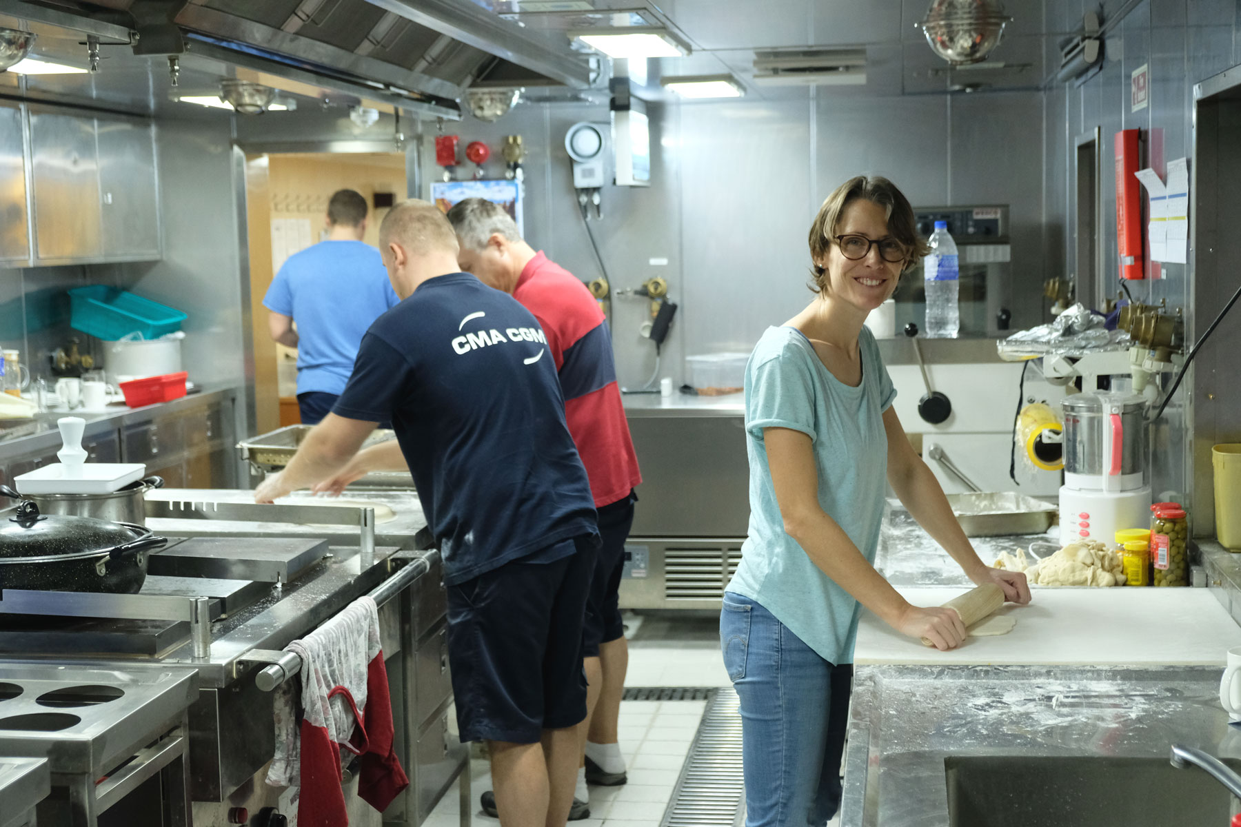 containerschiff-frachtschiff-kochen-kombuese-pelmeni