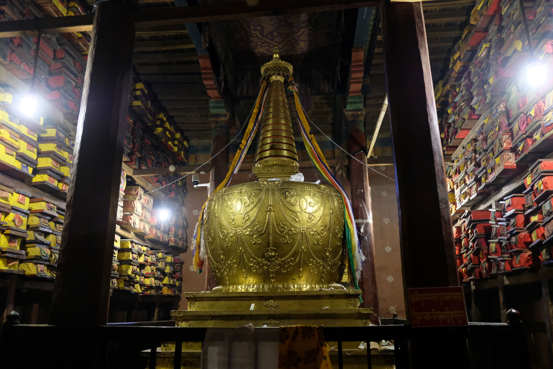 Die Bücherei im Kloster Phalkor in Gyantse in Tibet beherbergt auch heute noch viele Bücher.