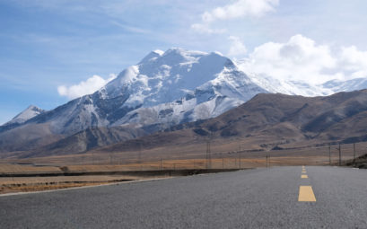 Über den Friendship Highway fahren wir durch den Himalaya von Kathmandu in Nepal nach Lhasa in Tibet.