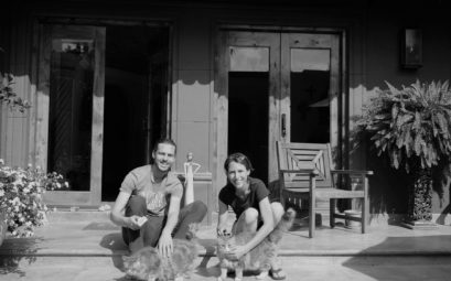 Leo und Sebastian beim House Sitting in San Miguel de Allende in Mexiko mit ihren zwei Katzen.