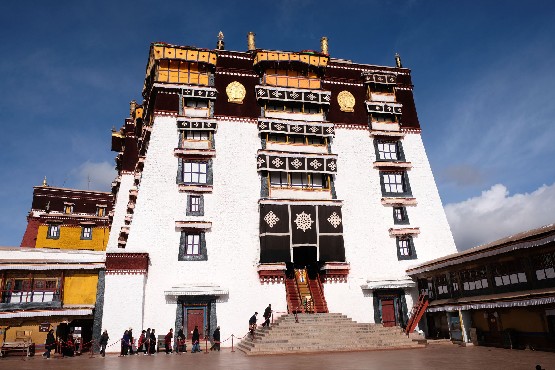 Das Haupthaus des Potalas in Lhasa in Tibet.