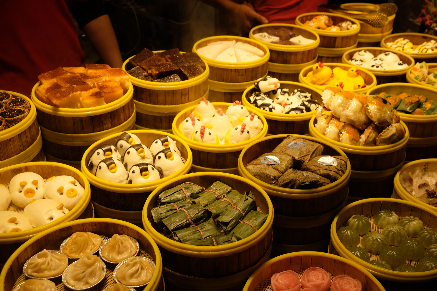 Kreativ gestaltete Steamed Buns, chinesische Dampfbrötchen im Künstlerviertel Tianzifang in Shanghai.