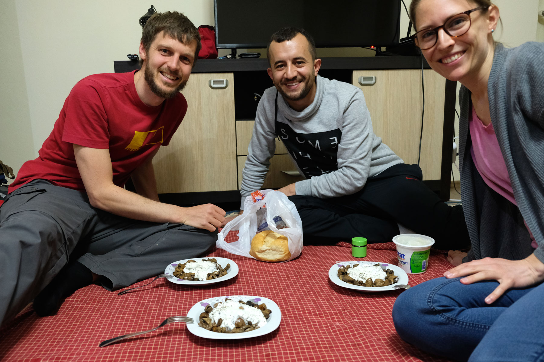 Sebastian und Leo machen in der Türkei Couchsurfing bei Fati aus Sinop.