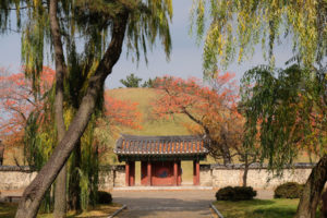 Das UNESCO Welterbe Daerungwon in Gyeongju in Südkorea.