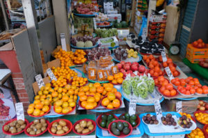 In Busan wird Obst zum Verkauf angeboten.