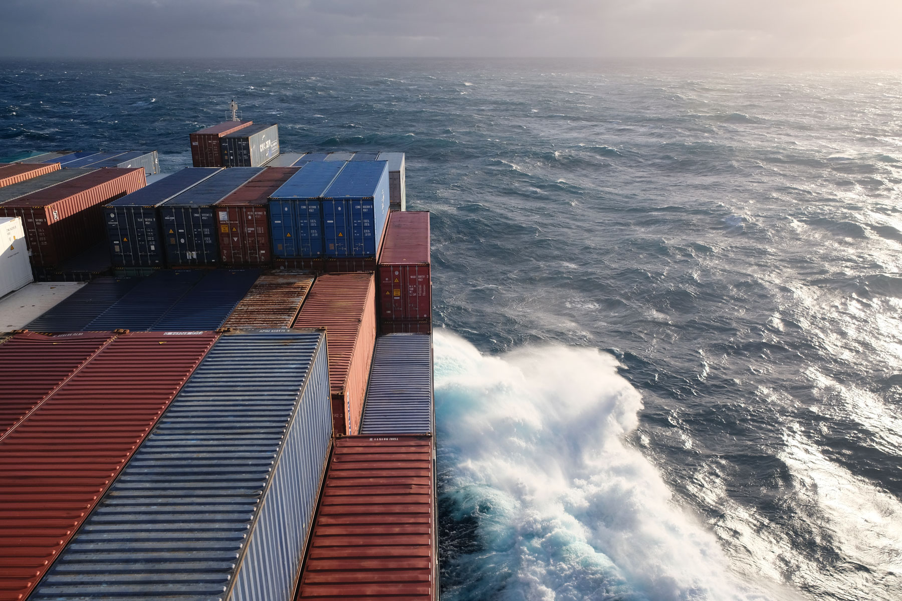Mit einem Containerschiff überqueren wir in 18 Tagen den Pazifik.