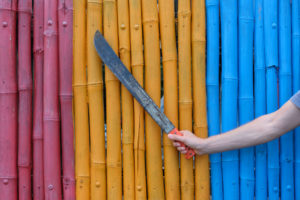 Eine Machete ist ein langes, scharfes Messer.