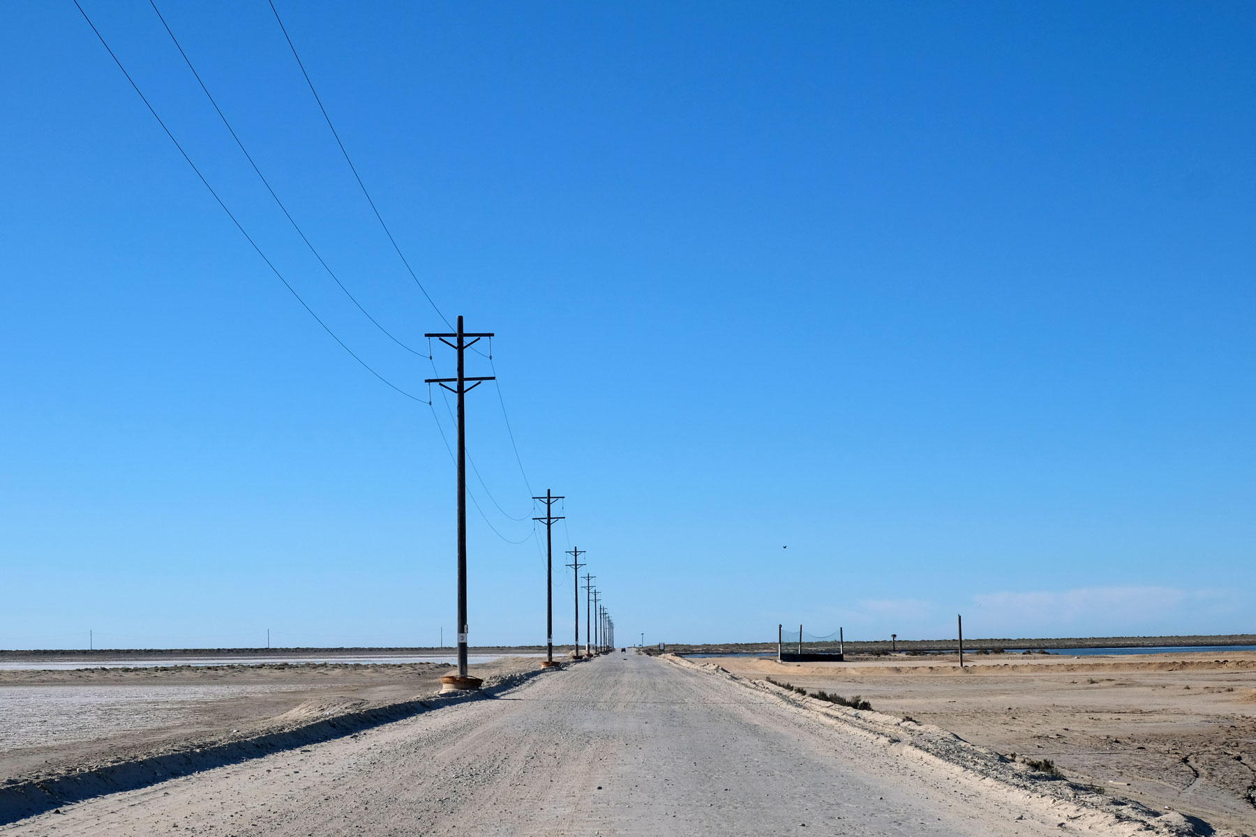 Guerrero Negro in Mexiko liegt inmitten einer kargen Landschaft.