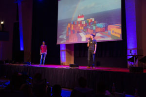 Leo und Sebastian halten ihren ersten Vortrag im Rahmen des Travel Festival Leipzig.