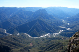 Blick auf das Dorf Urique in Mexiko.