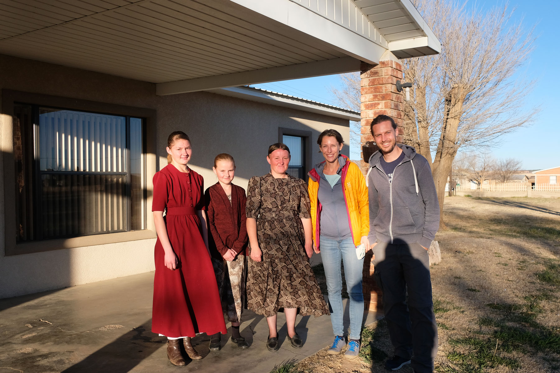 Leo und Sebastian mit einer mennonitischen Familie in Mexiko.