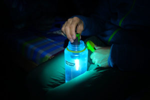 Mit einem SteriPen entkeimen wir mit Hilfe von UV-Licht Wasser.